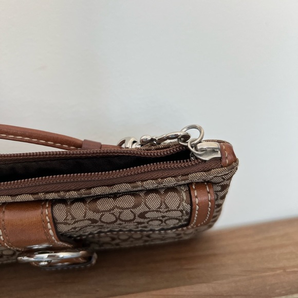COACH signature wristlet clutch leather and fabric jacquard canvas logo material - Picture 8 of 8